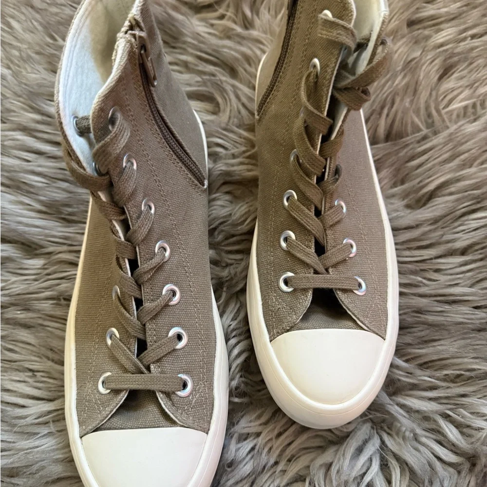 Sincerely Jules Hi-Top Slight Platform Sneakers; Side Zippers; EXC cond; Sz 7.5